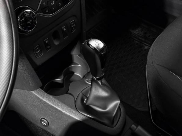 Renault Sandero II с пробегом 2018 года, цена 1 378 900 рублей, 16040 км, хэтчбек, Автокод Объявления