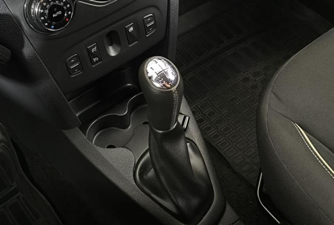 Renault Logan II Рестайлинг с пробегом 2020 года, цена 1 370 000 рублей, 62996 км, седан, Автокод Объявления