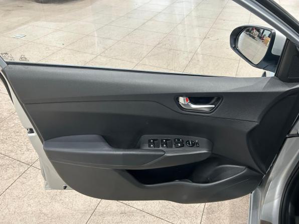 Hyundai Solaris II Рестайлинг с пробегом 2021 года, цена 1 419 000 рублей, 125516 км, седан, Автокод Объявления