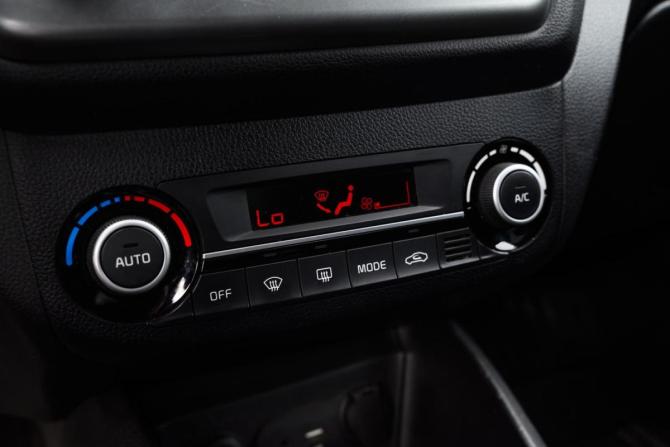 Kia Rio III Рестайлинг с пробегом 2016 года, цена 900 000 рублей, 78086 км, хэтчбек, Автокод Объявления