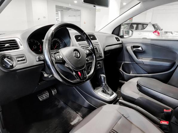 Volkswagen Polo V Рестайлинг с пробегом 2016 года, цена 1 081 000 рублей, 107780 км, седан, Автокод Объявления