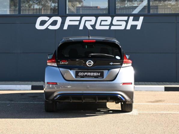 Nissan Leaf II (ZE1) с пробегом 2018 года, цена 1 649 000 рублей, 105584 км, хэтчбек, Автокод Объявления