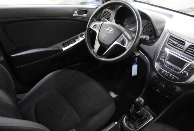 Hyundai Solaris I Рестайлинг с пробегом 2015 года, цена 980 000 рублей, 136520 км, хэтчбек, Автокод Объявления