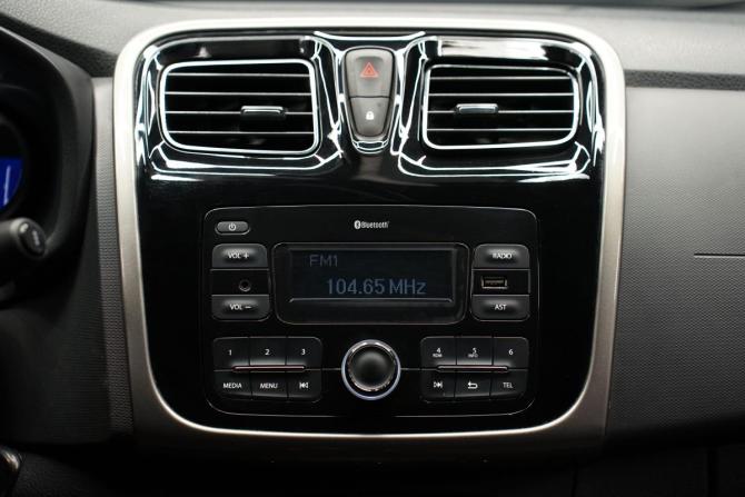 Renault Logan II Рестайлинг с пробегом 2018 года, цена 745 000 рублей, 194000 км, седан, Автокод Объявления