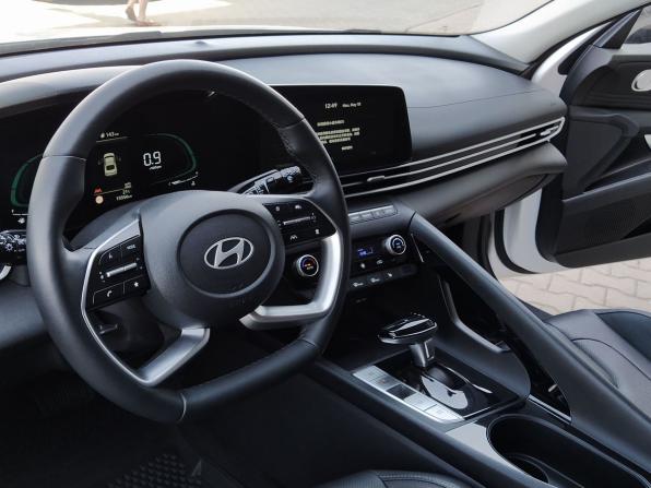 Hyundai Elantra VII (CN7) Рестайлинг с пробегом 2024 года, цена 2 300 000 рублей, 15556 км, седан, Автокод Объявления