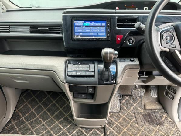 Honda Stepwgn V Рестайлинг с пробегом 2018 года, цена 1 900 000 рублей, 148050 км, минивэн, Автокод Объявления