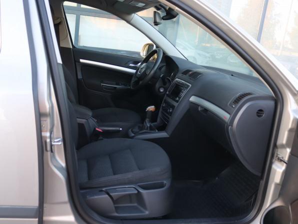 Skoda Octavia II (A5) Рестайлинг с пробегом 2012 года, цена 949 000 рублей, 253000 км, универсал, Автокод Объявления
