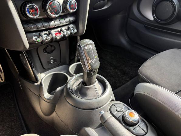 Mini Hatch III (F55/F56) Рестайлинг 2 с пробегом 2021 года, цена 3 455 000 рублей, 77650 км, хэтчбек, Автокод Объявления