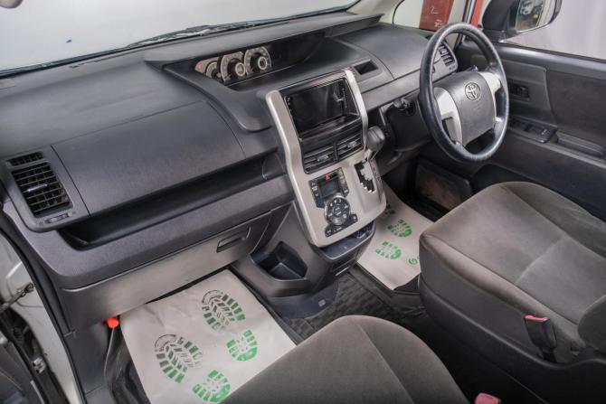 Toyota Noah II (R70) с пробегом 2011 года, цена 1 479 000 рублей, 303000 км, минивэн, Автокод Объявления