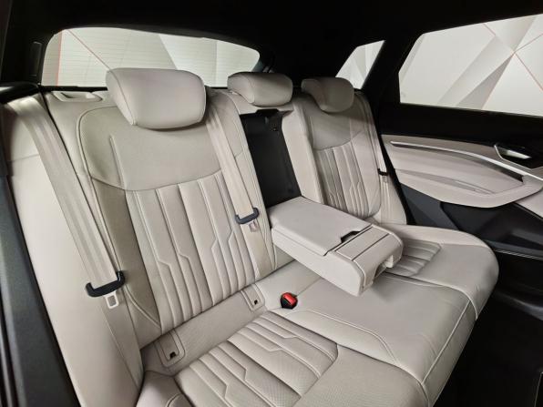 Audi e-tron I с пробегом 2021 года, цена 3 195 000 рублей, 142875 км, внедорожник, Автокод Объявления