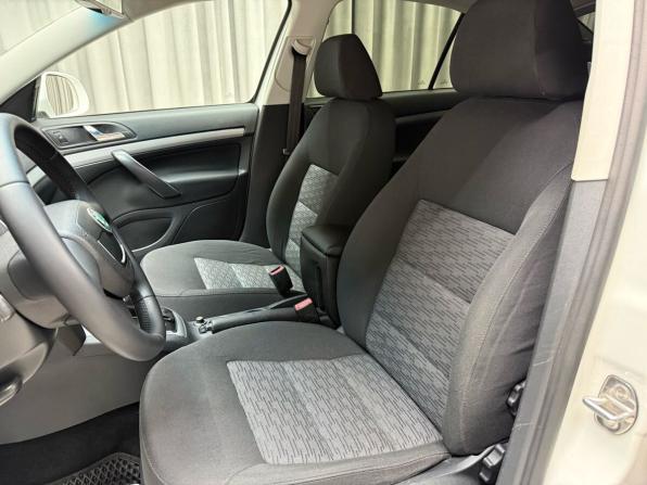 Skoda Octavia II (A5) Рестайлинг с пробегом 2012 года, цена 819 000 рублей, 209245 км, лифтбек, Автокод Объявления