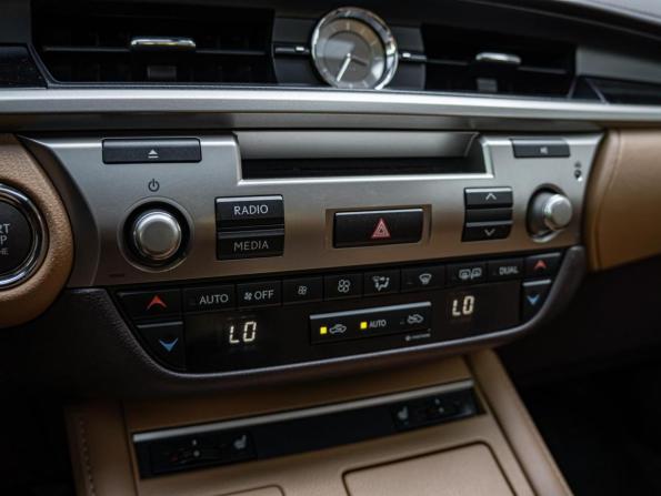 Lexus ES VI Рестайлинг с пробегом 2017 года, цена 3 349 000 рублей, 131423 км, седан, Автокод Объявления
