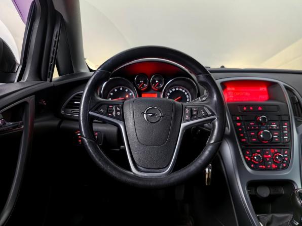 Opel Astra J Рестайлинг с пробегом 2013 года, цена 799 000 рублей, 106498 км, хэтчбек, Автокод Объявления