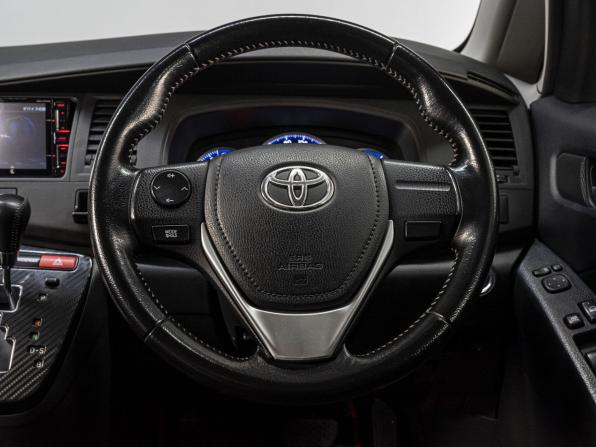 Toyota ISis I Рестайлинг с пробегом 2014 года, цена 1 270 000 рублей, 168374 км, компактвэн, Автокод Объявления