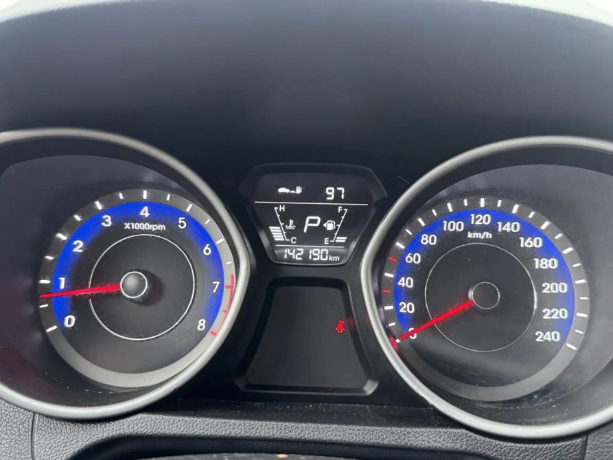 Hyundai Elantra V (MD) Рестайлинг Москва  - изображение 12