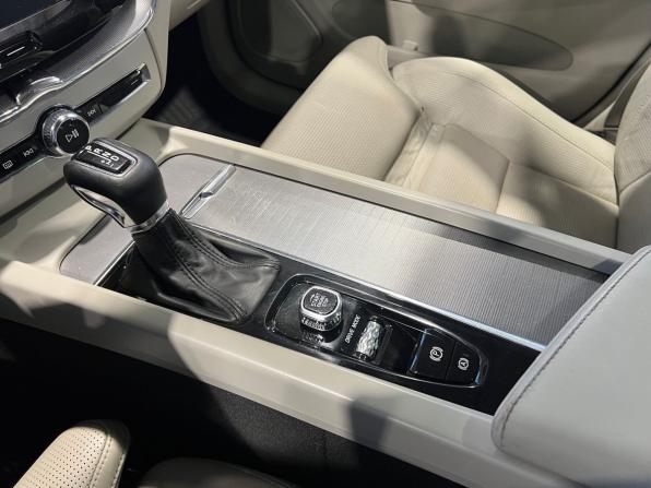 Volvo XC60 II с пробегом 2017 года, цена 2 765 900 рублей, 212996 км, внедорожник, Автокод Объявления