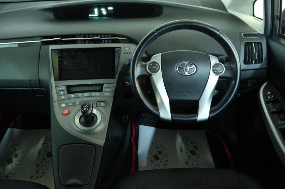 Toyota Prius III Рестайлинг (XW30) Омск  - изображение 12
