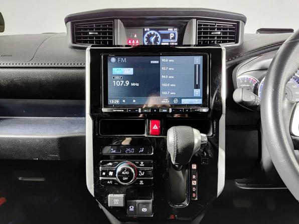 Toyota Roomy I Рестайлинг с пробегом 2021 года, цена 1 550 000 рублей, 88803 км, микровэн, Автокод Объявления