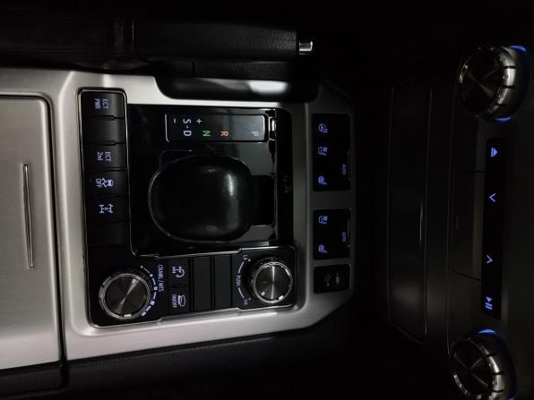 Toyota Land Cruiser 200 Series Рестайлинг 2 с пробегом 2015 года, цена 5 400 000 рублей, 204121 км, внедорожник, Автокод Объявления