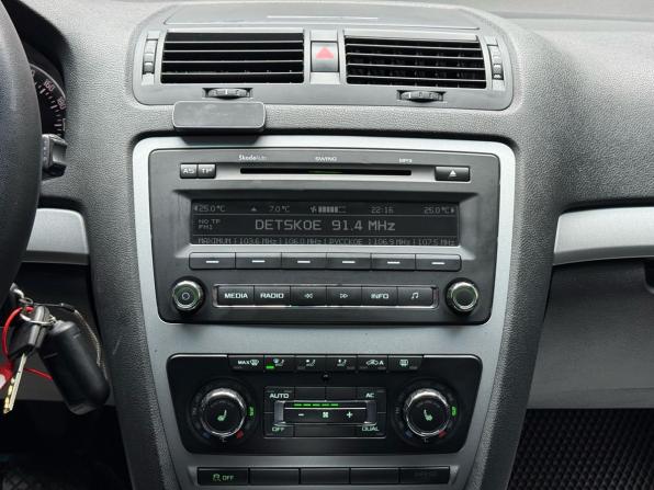 Skoda Octavia II (A5) Рестайлинг с пробегом 2012 года, цена 699 000 рублей, 235000 км, лифтбек, Автокод Объявления
