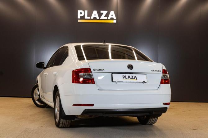 Skoda Octavia III (A7) Рестайлинг с пробегом 2018 года, цена 1 749 000 рублей, 175939 км, лифтбек, Автокод Объявления