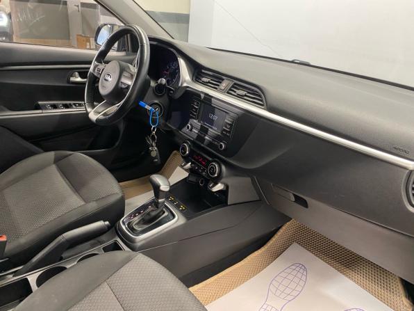 Kia Rio IV Рестайлинг с пробегом 2021 года, цена 1 459 000 рублей, 131272 км, седан, Автокод Объявления