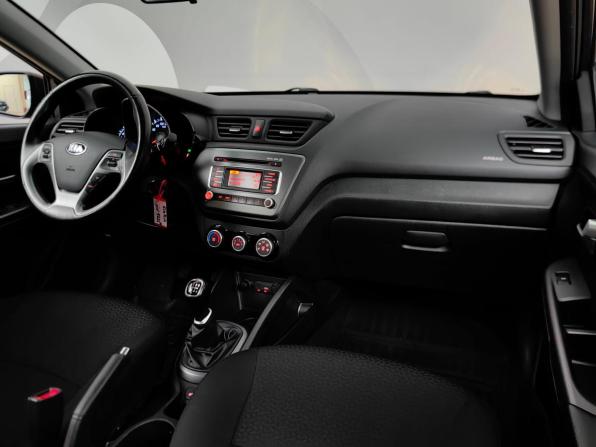 Kia Rio III Рестайлинг с пробегом 2016 года, цена 945 000 рублей, 136805 км, седан, Автокод Объявления