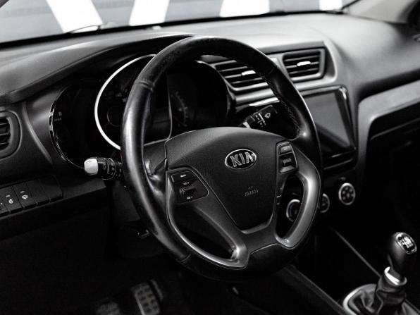 Kia Rio III Рестайлинг с пробегом 2015 года, цена 1 049 900 рублей, 142250 км, седан, Автокод Объявления