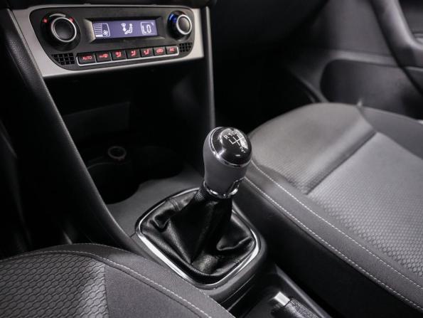 Volkswagen Polo V Рестайлинг с пробегом 2016 года, цена 970 000 рублей, 165112 км, седан, Автокод Объявления