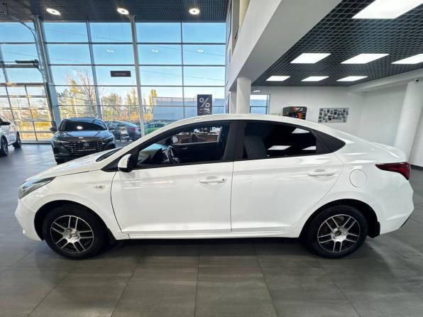 Hyundai Solaris II с пробегом 2017 года, цена 1 079 900 рублей, 170000 км, седан, Автокод Объявления