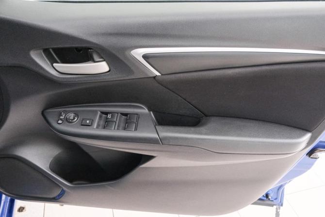 Honda Fit III с пробегом 2016 года, цена 999 000 рублей, 110212 км, хэтчбек, Автокод Объявления