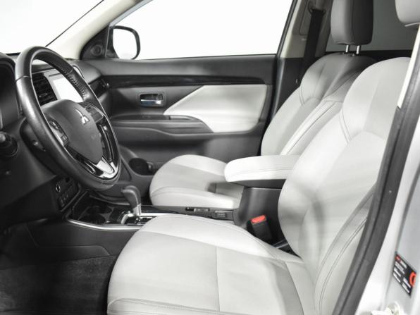 Mitsubishi Outlander III Рестайлинг 3 с пробегом 2022 года, цена 2 419 000 рублей, 124909 км, внедорожник, Автокод Объявления