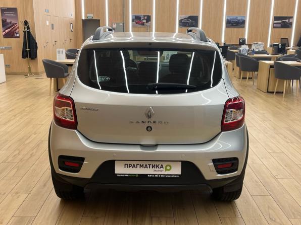 Renault Sandero II Рестайлинг с пробегом 2018 года, цена 1 079 000 рублей, 99900 км, хэтчбек, Автокод Объявления