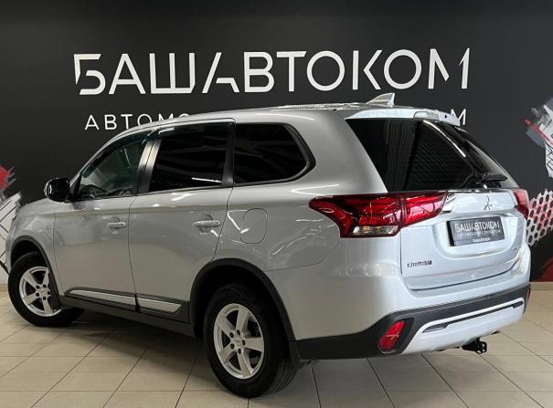 Mitsubishi Outlander III Рестайлинг 3 с пробегом 2019 года, цена 2 200 000 рублей, 125025 км, внедорожник, Автокод Объявления