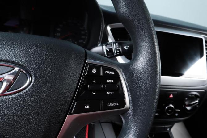 Hyundai Solaris II с пробегом 2019 года, цена 1 259 000 рублей, 190000 км, седан, Автокод Объявления