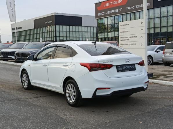 Hyundai Solaris II с пробегом 2018 года, цена 993 000 рублей, 183000 км, седан, Автокод Объявления
