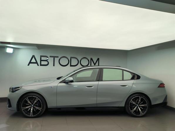 BMW 5 серии VIII (G60/G61/G68) с пробегом 2025 года, цена 9 500 000 рублей, 6541 км, седан, Автокод Объявления