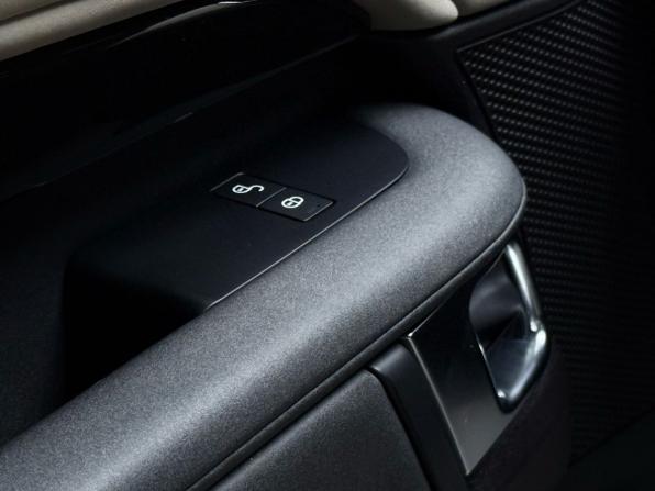 Land Rover Discovery V с пробегом 2017 года, цена 3 199 000 рублей, 167000 км, внедорожник, Автокод Объявления