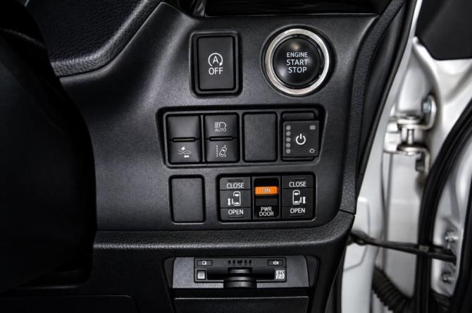 Toyota Voxy III (R80) с пробегом 2018 года, цена 2 279 000 рублей, 116000 км, минивэн, Автокод Объявления