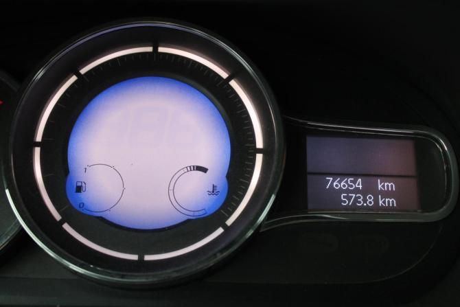 Renault Fluence I Рестайлинг с пробегом 2015 года, цена 900 000 рублей, 77000 км, седан, Автокод Объявления