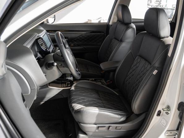 Mitsubishi Outlander III Рестайлинг 3 с пробегом 2022 года, цена 2 550 000 рублей, 31685 км, внедорожник, Автокод Объявления