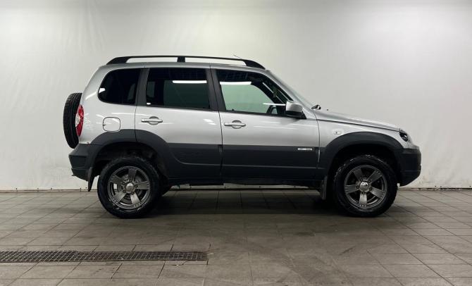 Chevrolet Niva I Рестайлинг с пробегом 2017 года, цена 770 000 рублей, 57000 км, внедорожник, Автокод Объявления