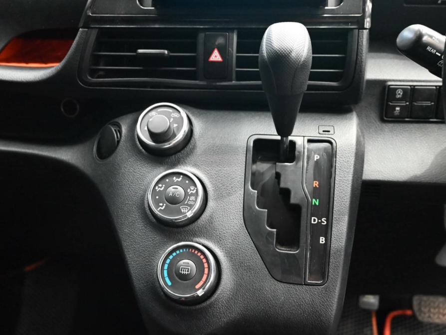 Toyota Sienta II Екатеринбург  - изображение 16
