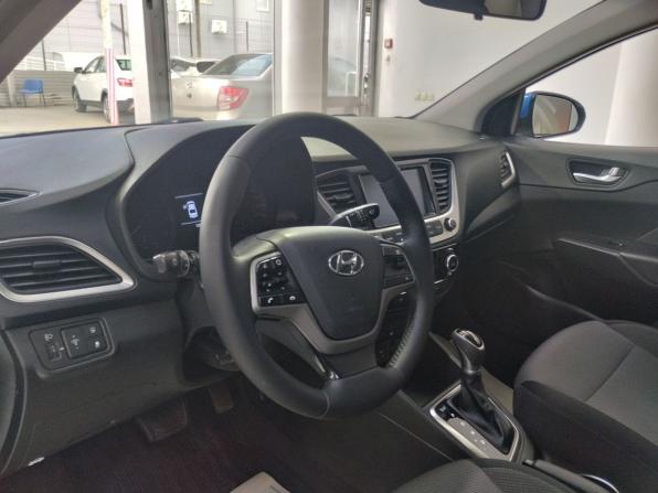 Hyundai Solaris II с пробегом 2018 года, цена 1 330 000 рублей, 120250 км, седан, Автокод Объявления