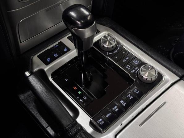 Toyota Land Cruiser 200 Series Рестайлинг 2 с пробегом 2018 года, цена 8 099 000 рублей, 215460 км, внедорожник, Автокод Объявления