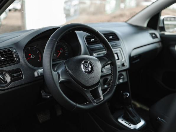 Volkswagen Polo V Рестайлинг с пробегом 2019 года, цена 1 029 000 рублей, 121825 км, седан, Автокод Объявления