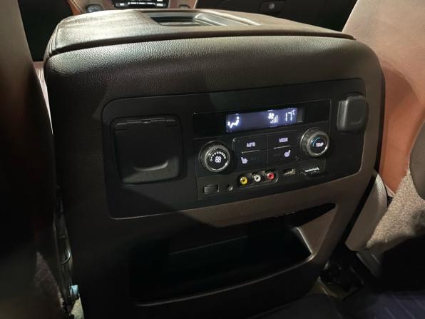 Chevrolet Tahoe IV с пробегом 2015 года, цена 3 490 000 рублей, 216465 км, внедорожник, Автокод Объявления