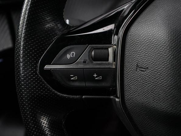 Peugeot 2008 II с пробегом 2021 года, цена 1 950 000 рублей, 74439 км, внедорожник, Автокод Объявления
