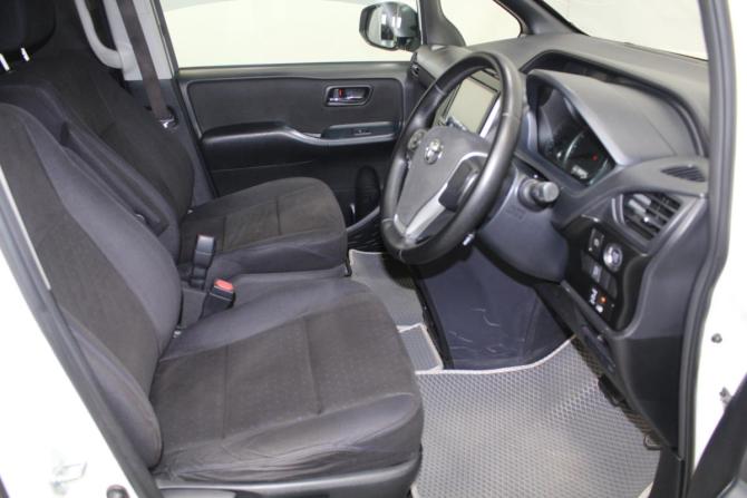 Toyota Voxy III (R80) с пробегом 2014 года, цена 1 679 000 рублей, 196000 км, минивэн, Автокод Объявления