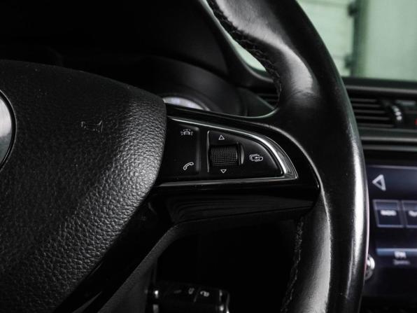 Skoda Octavia III (A7) Рестайлинг с пробегом 2017 года, цена 1 699 000 рублей, 161566 км, лифтбек, Автокод Объявления